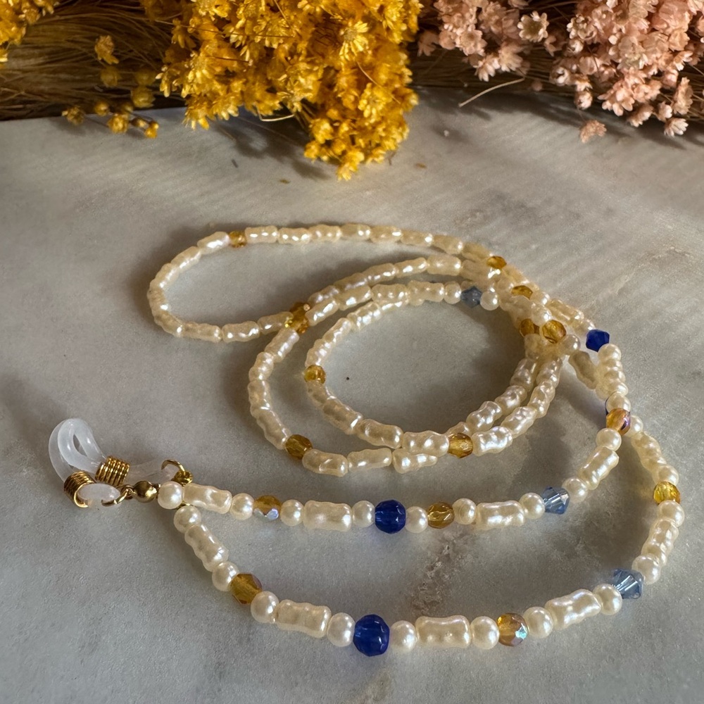 NWT Elegant beaded eyeglass chain